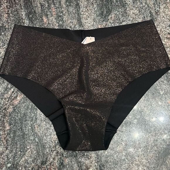 Victorias Secret No Show Seamless Supersoft Shimmery Hiphugger Hipster Panty M - Picture 2 of 4